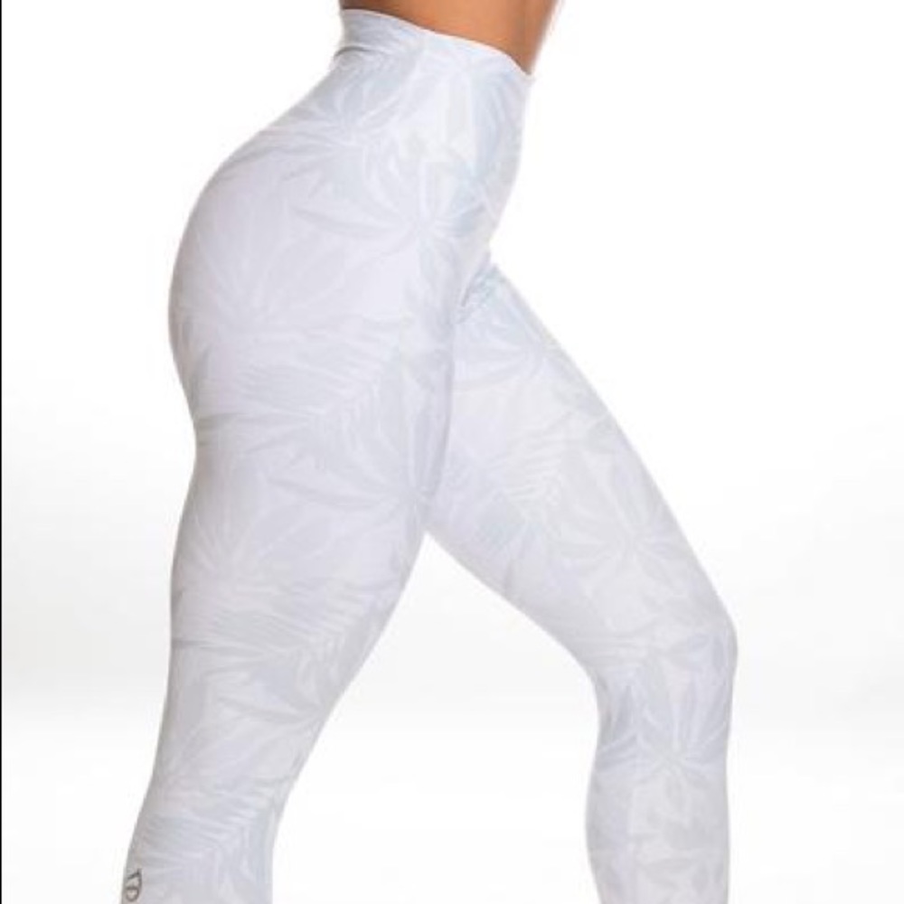 SOLD P’tula Desa'ree II Swift Legging